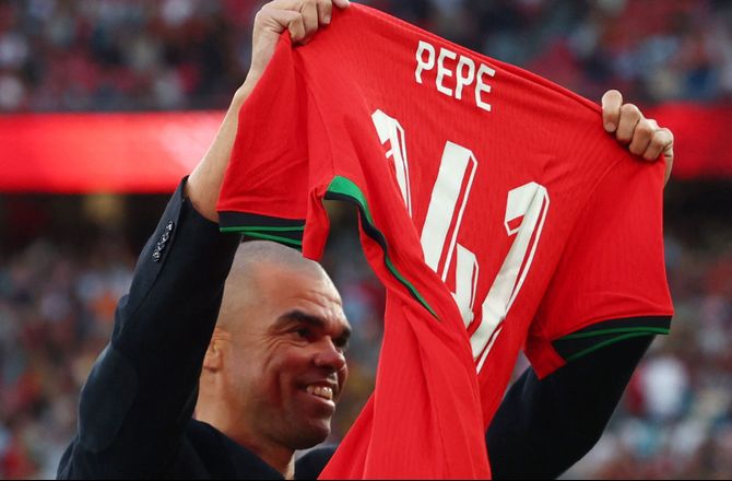 Nations League A -Pepe hyldet med kæmpe tifo