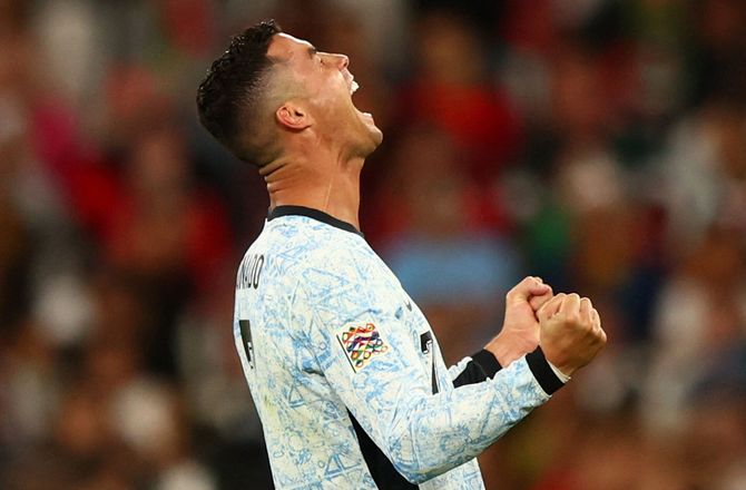 Nations League A -Vild bedrift: Ronaldo scorer mål nummer 900