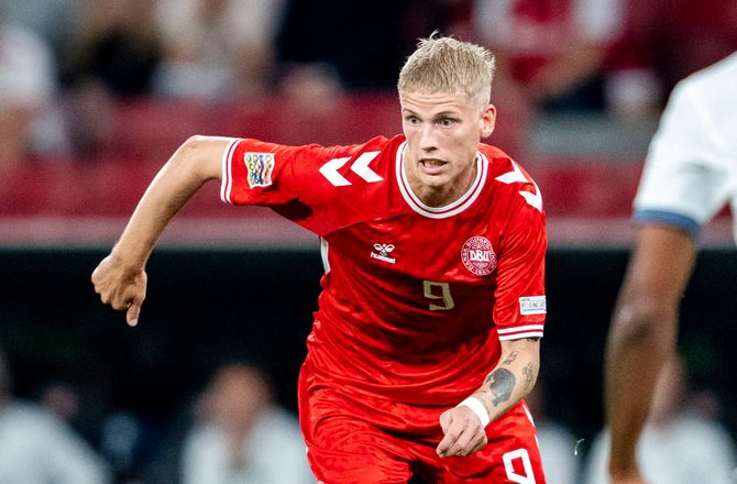 Nations League A -Grønbæk gav hånd til alle: Frygtede ikke debut