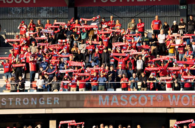 3F Superliga -Sure SIF-fans boykotter stemning og tropper op i sort