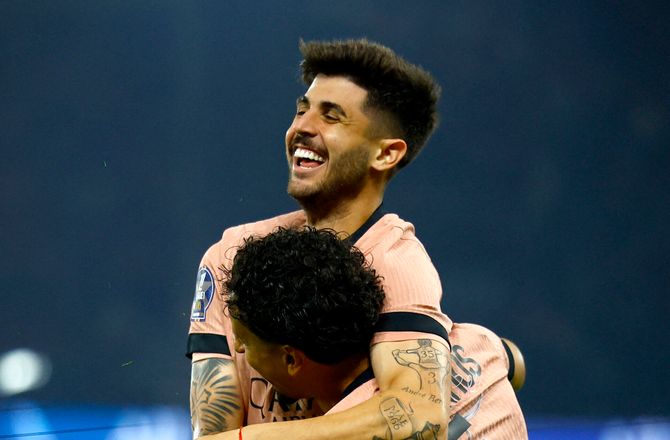 Brasilien -PSG-spiller erstatter korsbåndsskadet Bremer for Brasilien