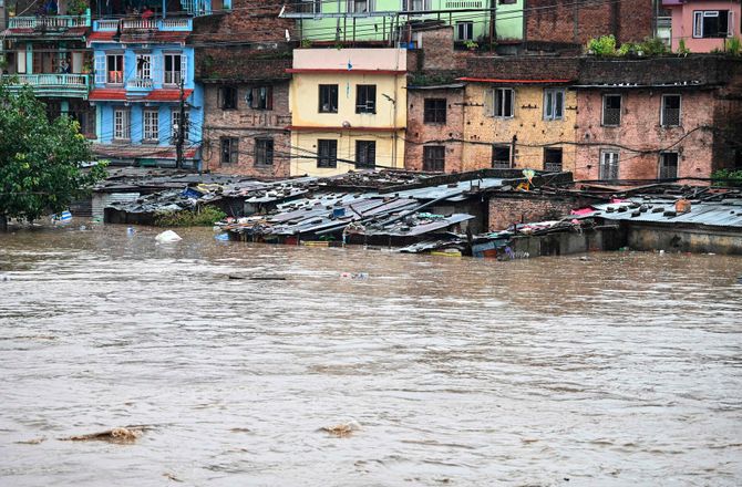 Nepal -Seks akademispillere savnes efter jordskred i Nepal