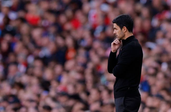 Premier League -Se her: Leicester-back hamrer Arsenal i knæ med perlemål 