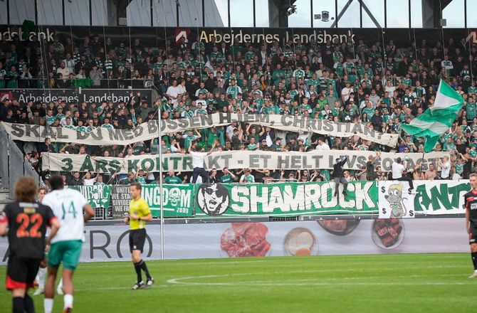3F Superliga -Viborg-fans stikker til Christian Sørensen
