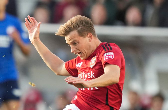 3F Superliga -Kirkegaard holder kortene tæt: Det er mellem Vejle og jeg