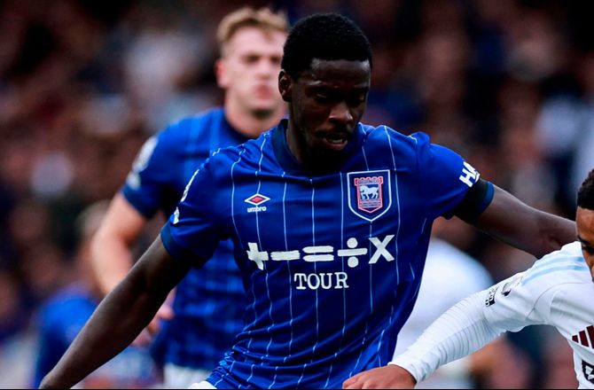 Premier League -Ipswich-stopper tæt på at miste tommelfingeren: Meget alvorligt 