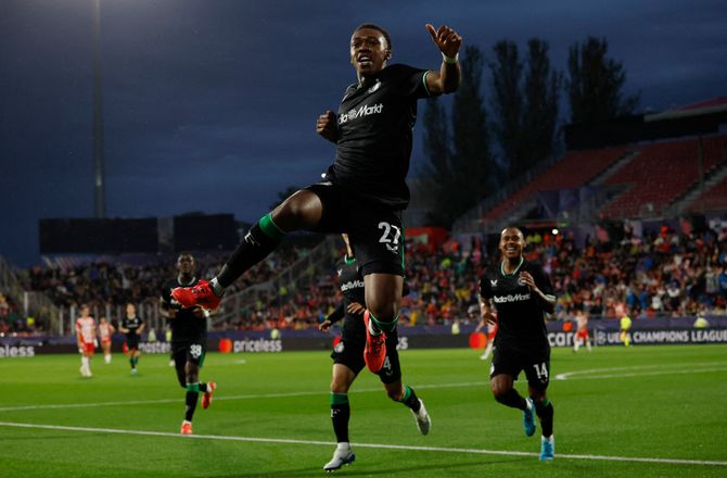Premier League -Medie: Brentford køber midtbanespiller i Feyenoord