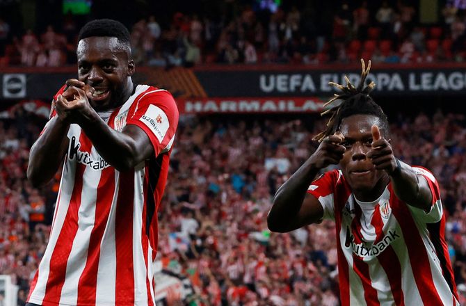 La Liga -Se her: Nico Williams "vandaliserer" vægmaleri på ny