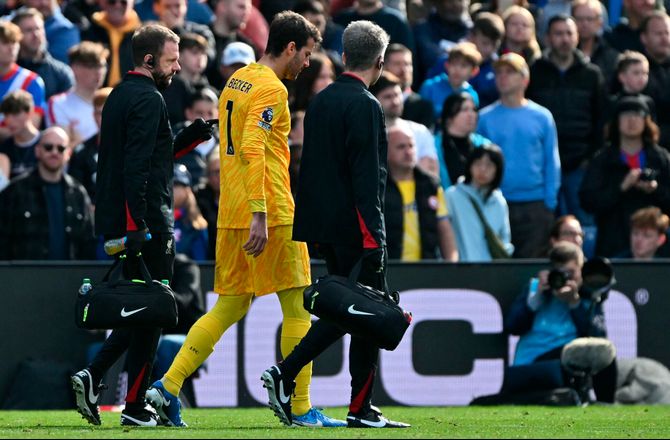 Premier League -Slot begræder Alisson-skade: Verdens bedste målmand