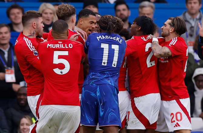 Premier League -FA åbner sag efter stor tumult