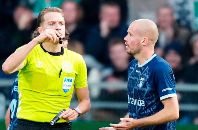 3F Superliga -Nicolai P. forstår ikke dommer: Fløjten i munden hele tiden