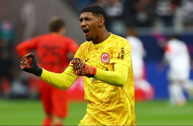 Bundesliga -Mere samba i Frankfurt - Santos forlænger