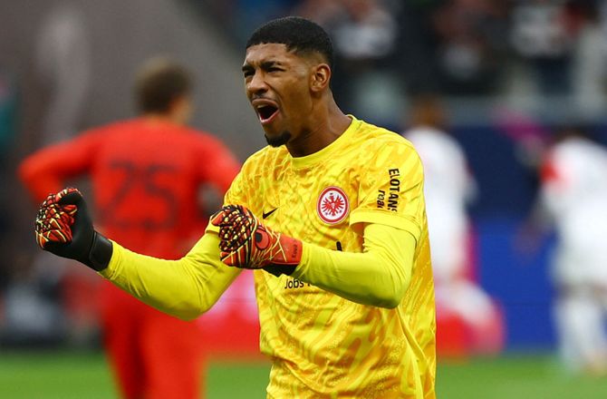 Bundesliga -Frankfurt-keeper misser resten af sæsonen