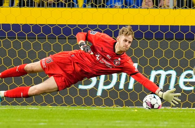 3F Superliga -Olafsson underskriver ny aftale i FCM