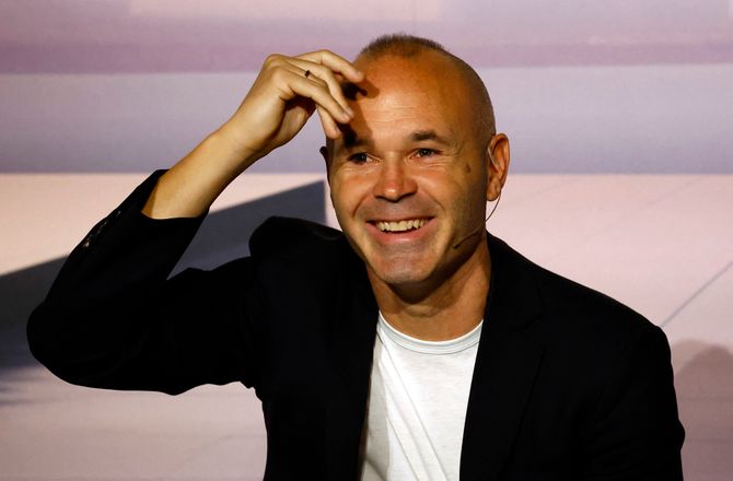 International -Iniesta lander første cheftrænerjob