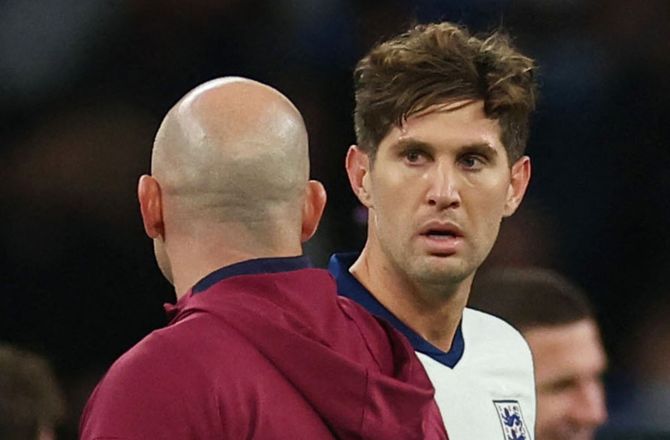 Premier League -Stones dementerer rygte: Vil blive i City