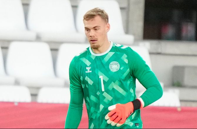 EM U21 -Filip Jørgensen udgår efter sammenstød