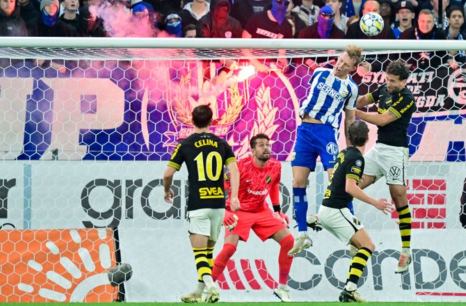 Allsvenskan -IFK-spiller til journalist: Hvad fanden tror du?
