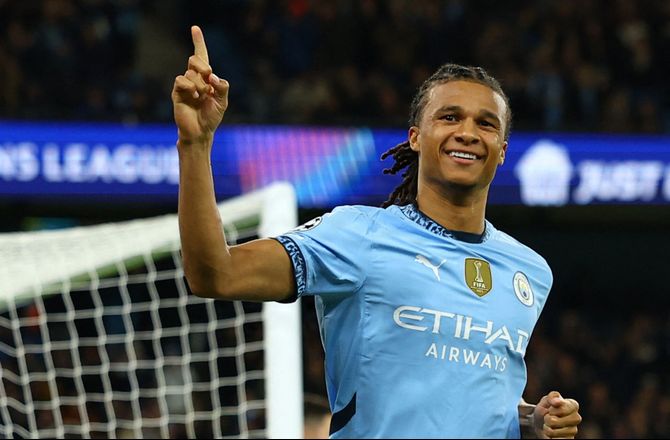 Premier League -Aké siger farvel: Et privilegium at spille for City