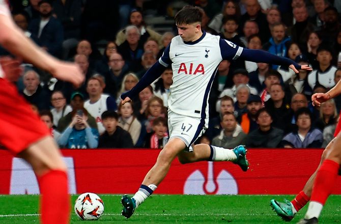Premier League -17-årig starter for Spurs - yngste siden 1993