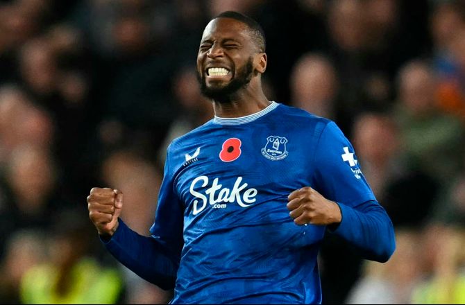 FA Cup -Everton spillede sig videre trods Dyche-fyring
