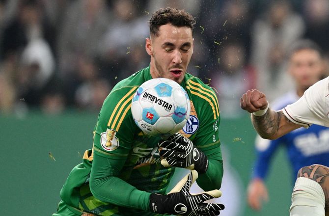 2. Bundesliga -Klausul aktiveret: Schalke-keeper forlænger