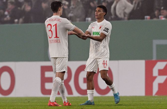 Bundesliga -Ærlig Augsburg-anfører: Var faldet i søvn foran fjernsynet