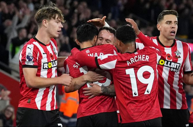 Championship -Magisk Saints-comeback: Fra 0-3 til 4-3