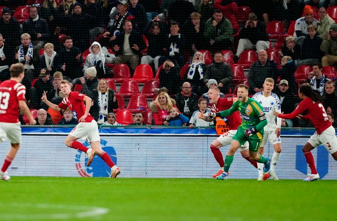 3F Superliga -Silkeborg snød FCK i overtiden og slog rekord