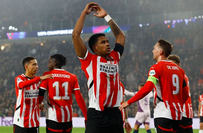 Æresdivisionen -PSV tager afstand fra spillers sang