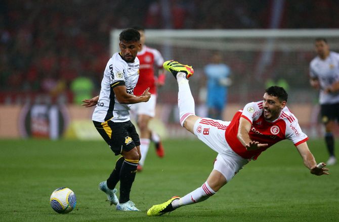 Copa do Brasil -Se her: Får rødt kort for spark direkte i ansigtet