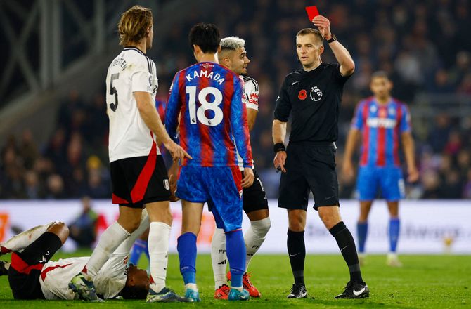 Premier League -Fik du set den? Palace-japaner udvist for voldsom tackling 