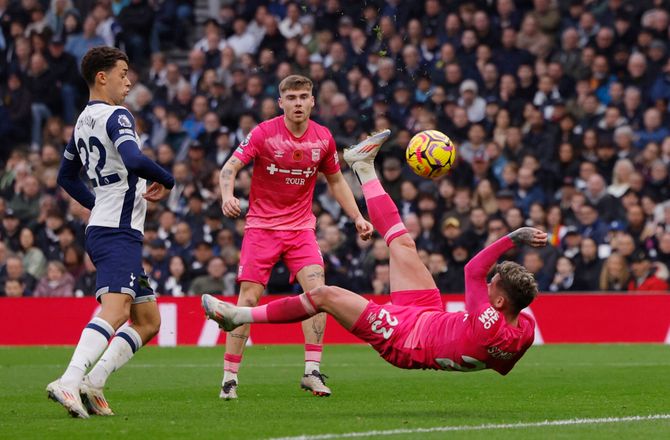 Premier League -Akrobatisk Ipswich-afslutning chokerer Tottenham