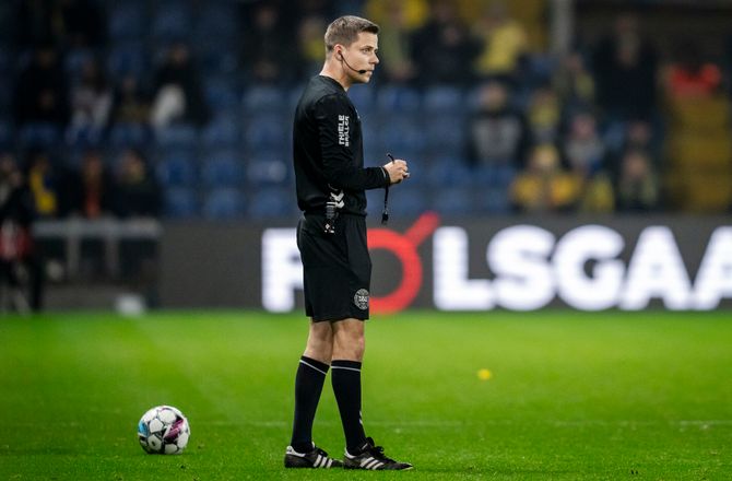 3F Superliga -Graagaard dømmer topbrag på Brøndby Stadion