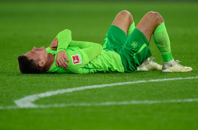 Bundesliga -Mæhle hentet af ambulance efter uheld