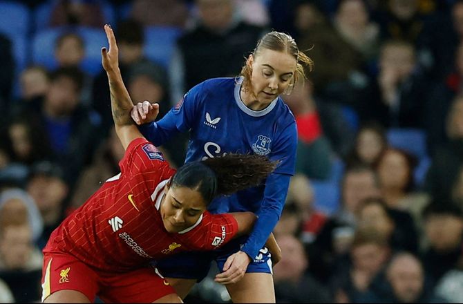 International -Sara Holmgaard scorede direkte på hjørnespark for Everton