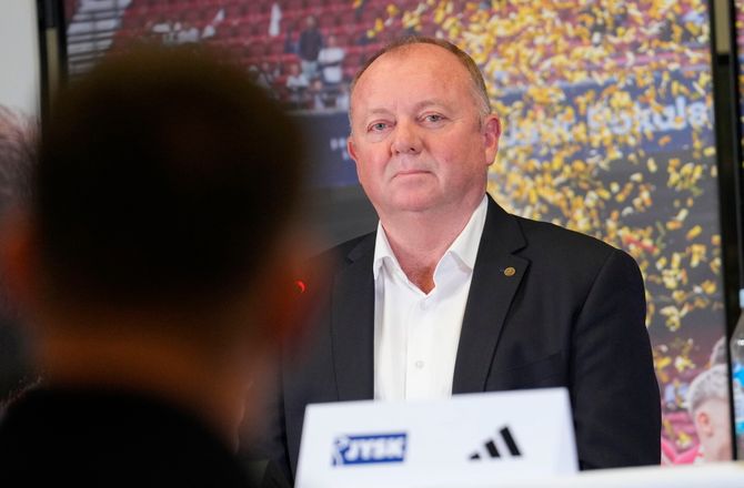 3F Superliga -Millioner på vej til SIF-boss: Synes det er fair