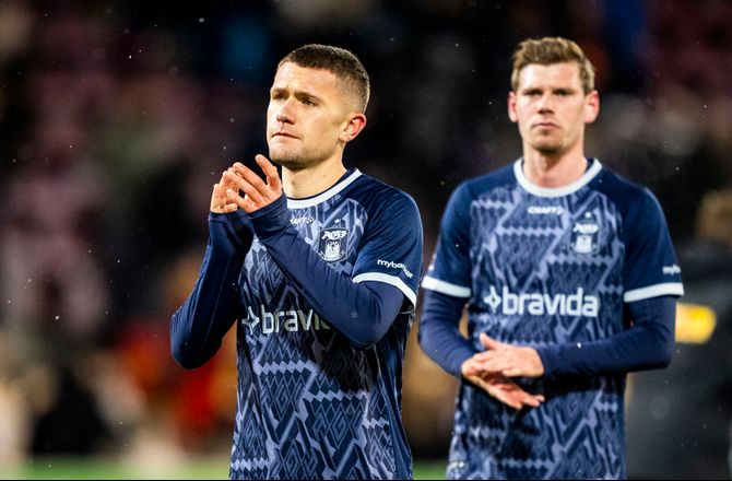 3F Superliga -Duelund og Akoto forlader AGF