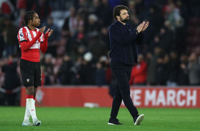 Premier League -Presset Saint-boss: Det er utrolig pinligt