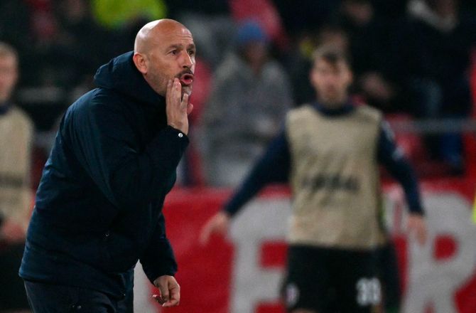 Serie A -Bologna-cheftræner indlagt