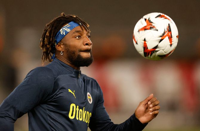 Ligue 1 -Efter racisme: Saint-Maximin vender hjem 
