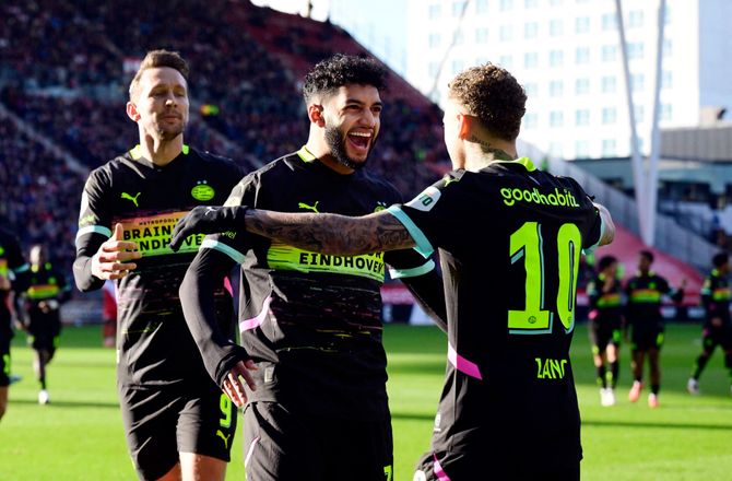 Æresdivisionen -Suveræne PSV satte nærmeste forfølger på plads