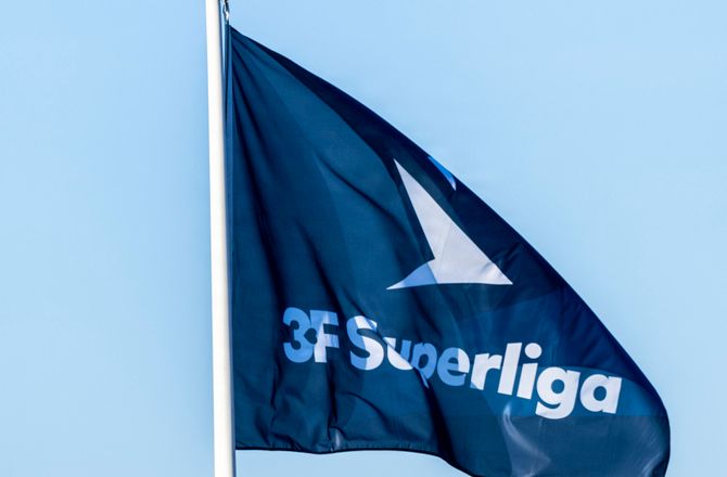 3F Superliga -SL-kaptajner spiller med Europa-anførerbind i 31. runde