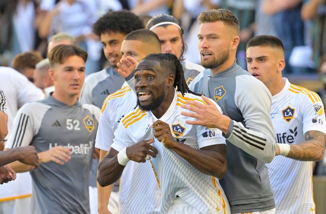 Major League Soccer -LA Galaxy skriver med to Zanka-konkurenter