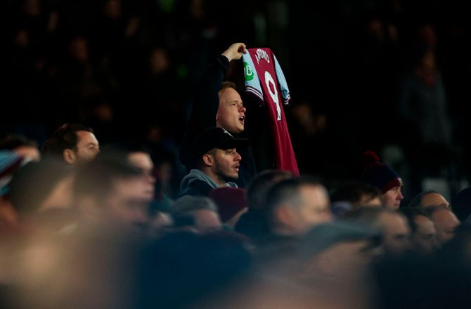 Premier League -Se rørende Antonio-hyldest: Hele stadion klapper