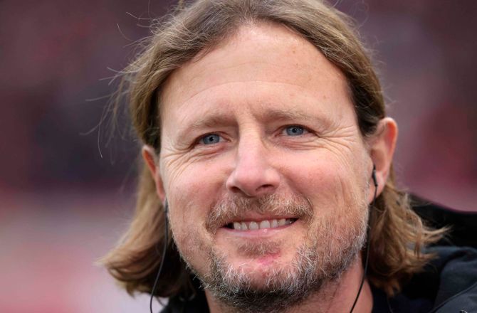 Bundesliga -Bo Henriksen hylder teenager: Fremragende 