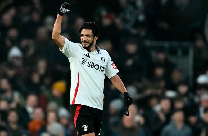 Premier League -Fulham-spids hopper på siden af Chicharito