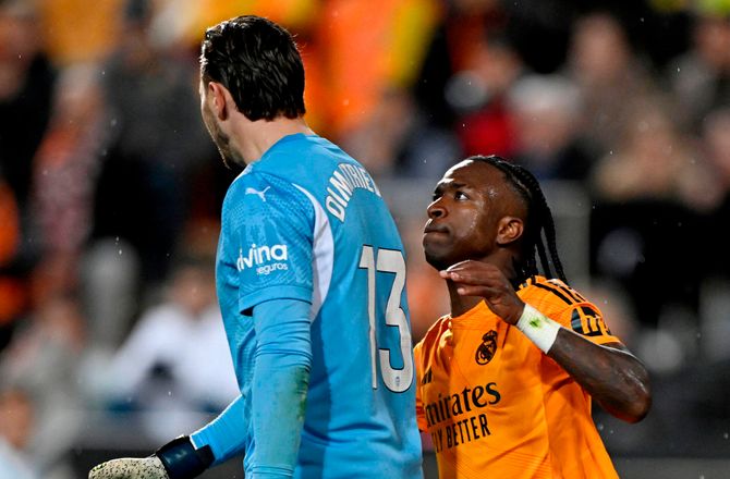 La Liga -Vinicius får to dage i skyggen for at skubbe Valencia-keeper
