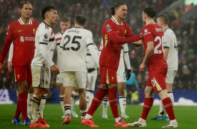 Premier League -United tog point på Anfield efter vild halvleg