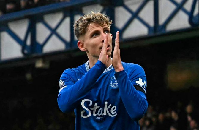 Premier League -Moyes advarer Lindstrøm: Giv mig nogle mål